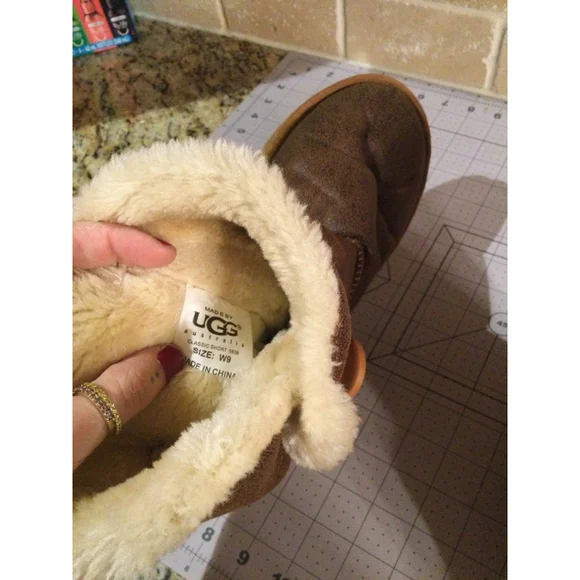 Women's UGG Classic Short Boots Size 9 Brown - Picture 5 of 5